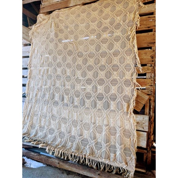 Antique/Vintage Cotton crochet Thread Bedspread with Fringe 108x82" - Picture 10 of 13